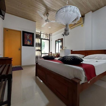 Lake Wave Hotel Anuradhapura Exterior photo