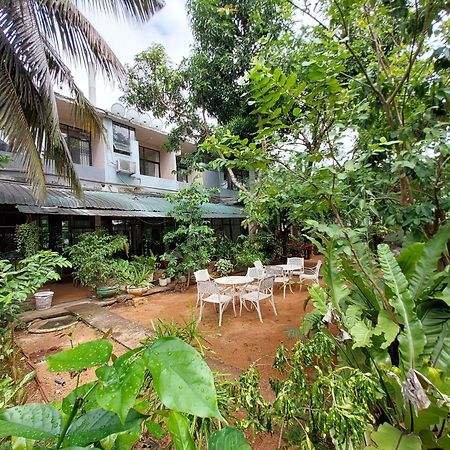 Lake Wave Hotel Anuradhapura Exterior photo
