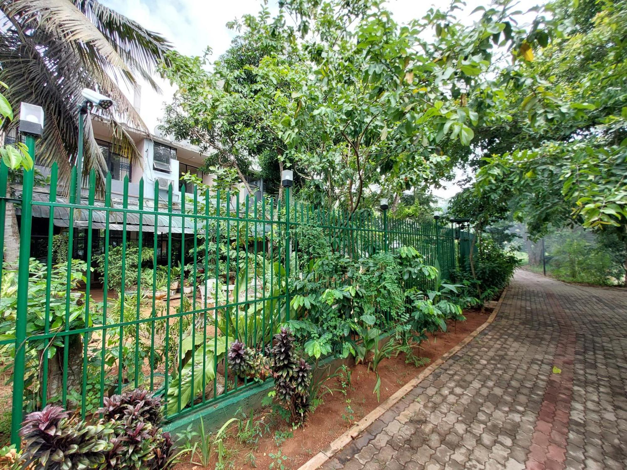 Lake Wave Hotel Anuradhapura Exterior photo