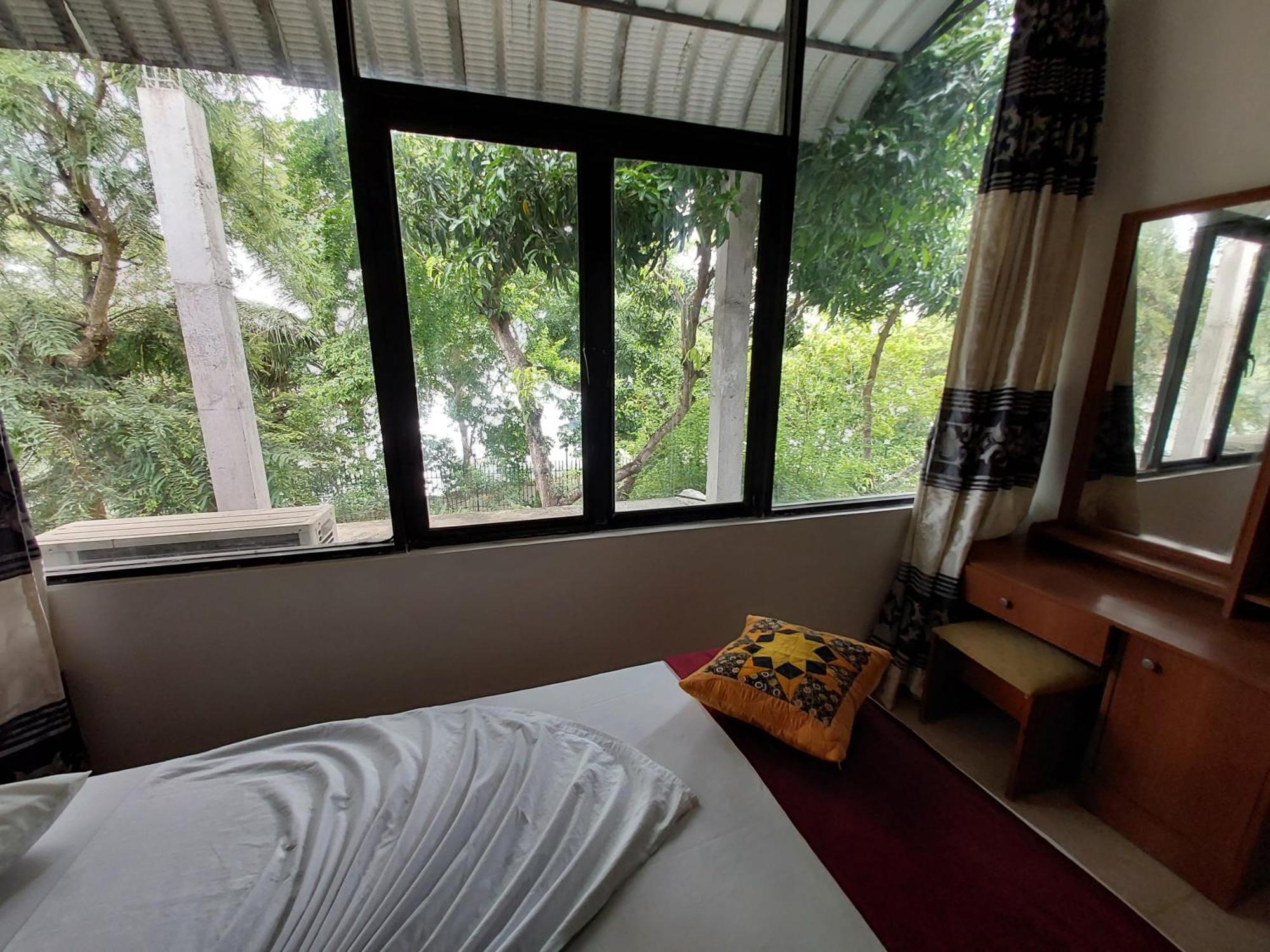 Lake Wave Hotel Anuradhapura Exterior photo