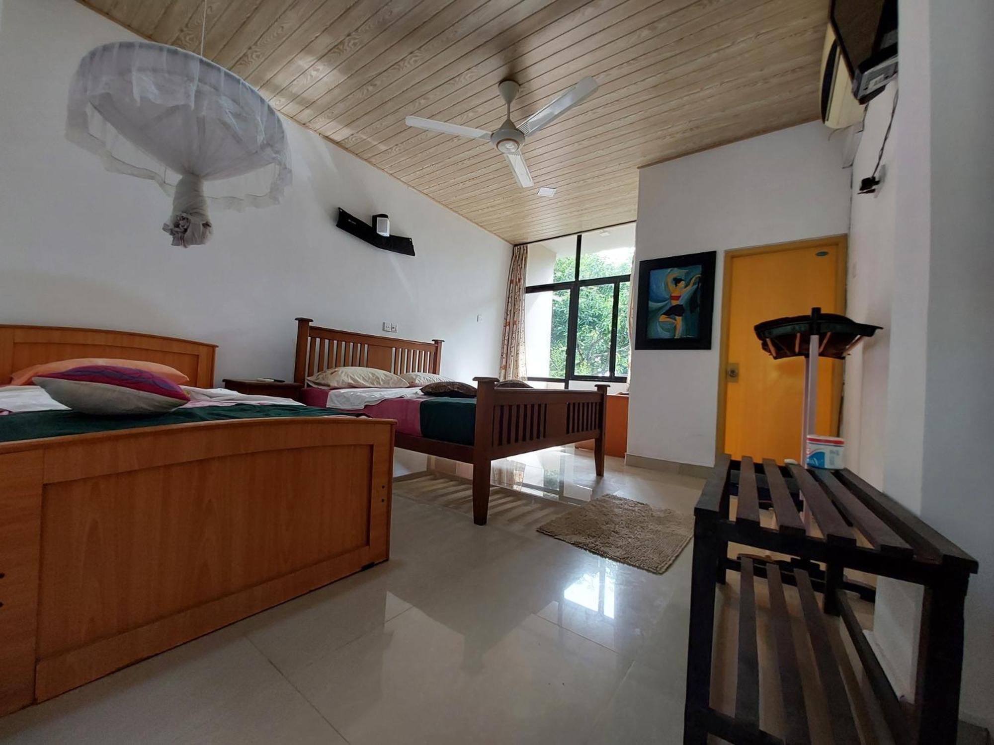 Lake Wave Hotel Anuradhapura Exterior photo