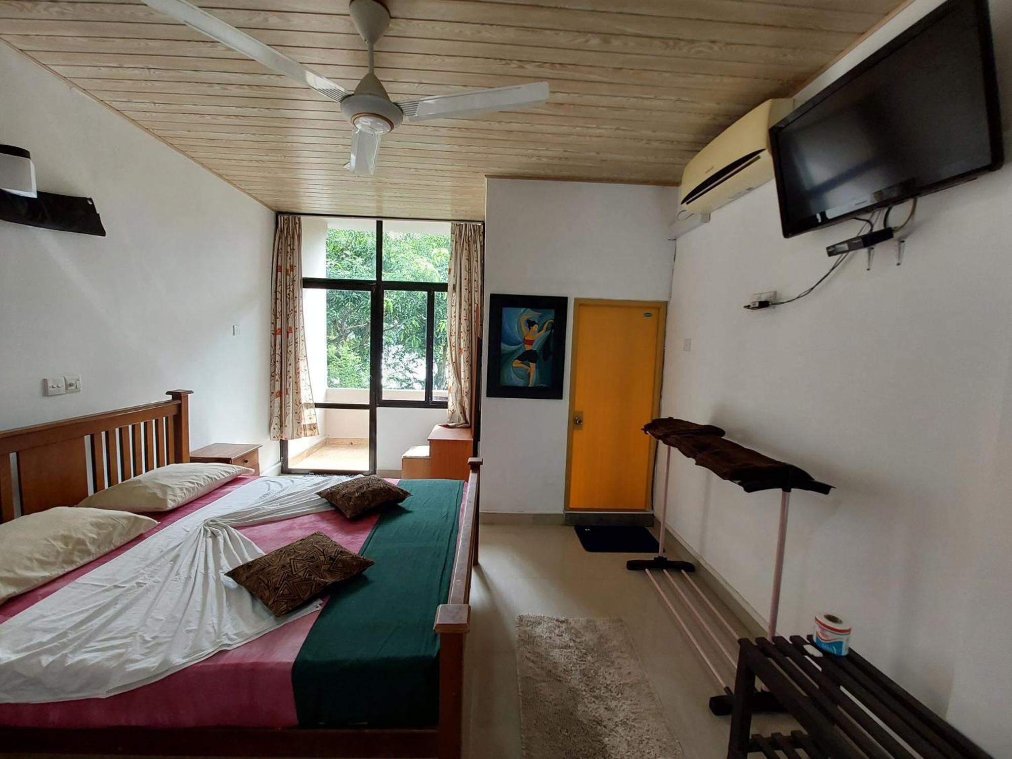 Lake Wave Hotel Anuradhapura Exterior photo