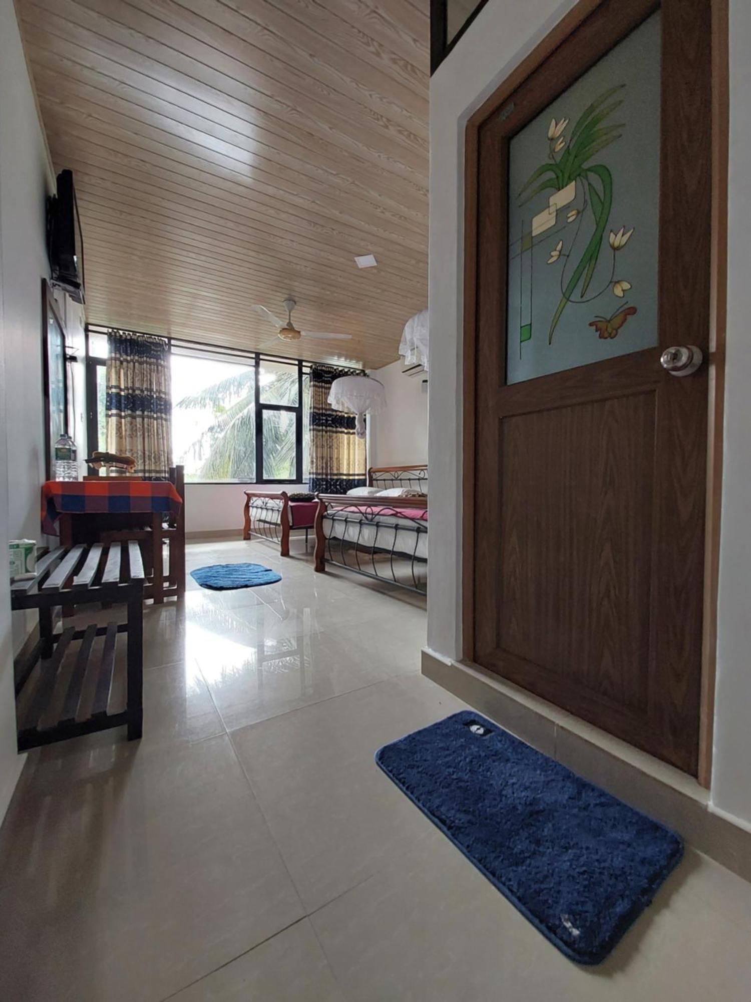 Lake Wave Hotel Anuradhapura Exterior photo